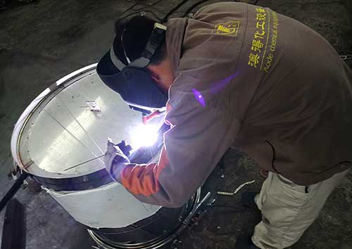 焊(hàn)接車間(jian)2