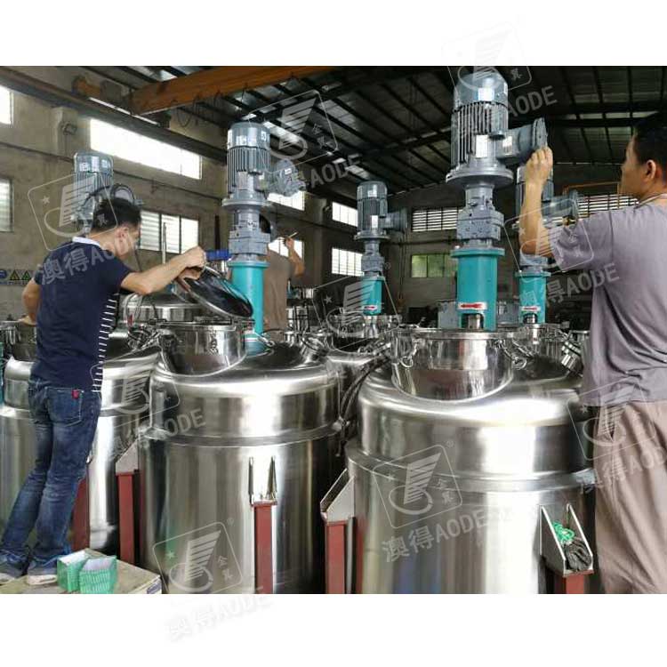 5000L不(bu)鏽鋼反應(yīng)釜