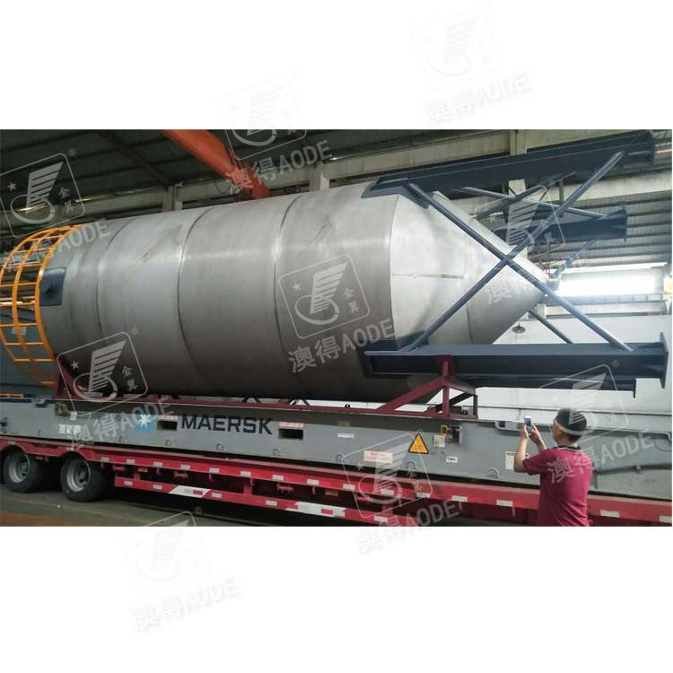 立(li)式大型(xíng)儲罐