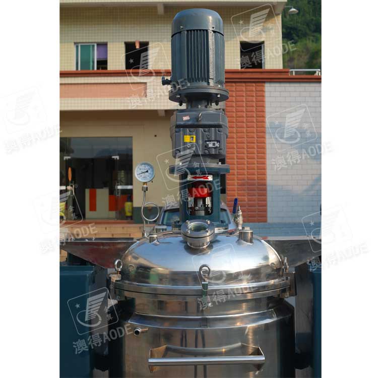 龍門式(shì)液壓升(shēng)降脫泡(pao)機